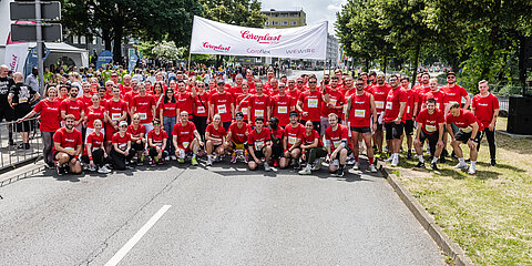 Group photo of the participants of Schwebebahnlauf 2024