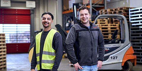 Trainer Sascha Toth from Coroflex with an Apprentice