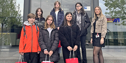 Group photo of six young girls who visited the Coroplast Group as part of Girls' Day 2024
