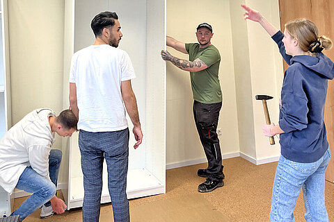 Das Azubi-Team der Coroplast Group baut einen Schrank für die Wuppertaler Kinder-Tafel auf