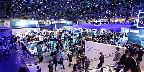 View into an exhibition hall at sps