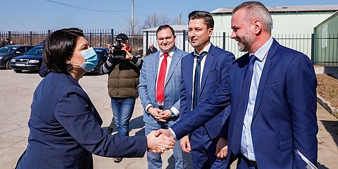 Natalia Gavrilița is welcomed by the WeWire delegation